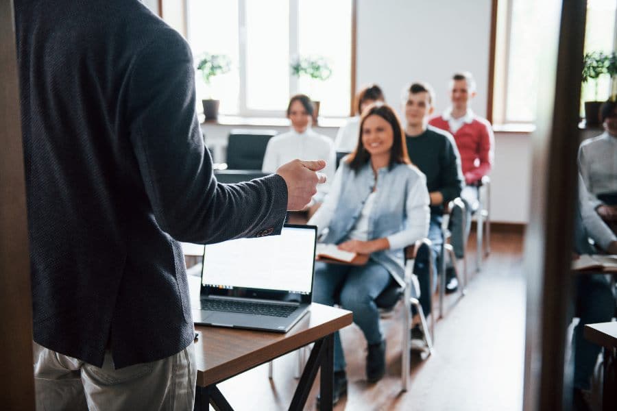 Guía de los mejores cursos para agentes inmobiliarios