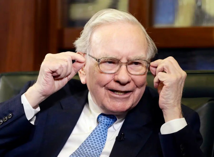 ¿Cuál es la estrategia de Warren Buffet en el sector inmobiliario?